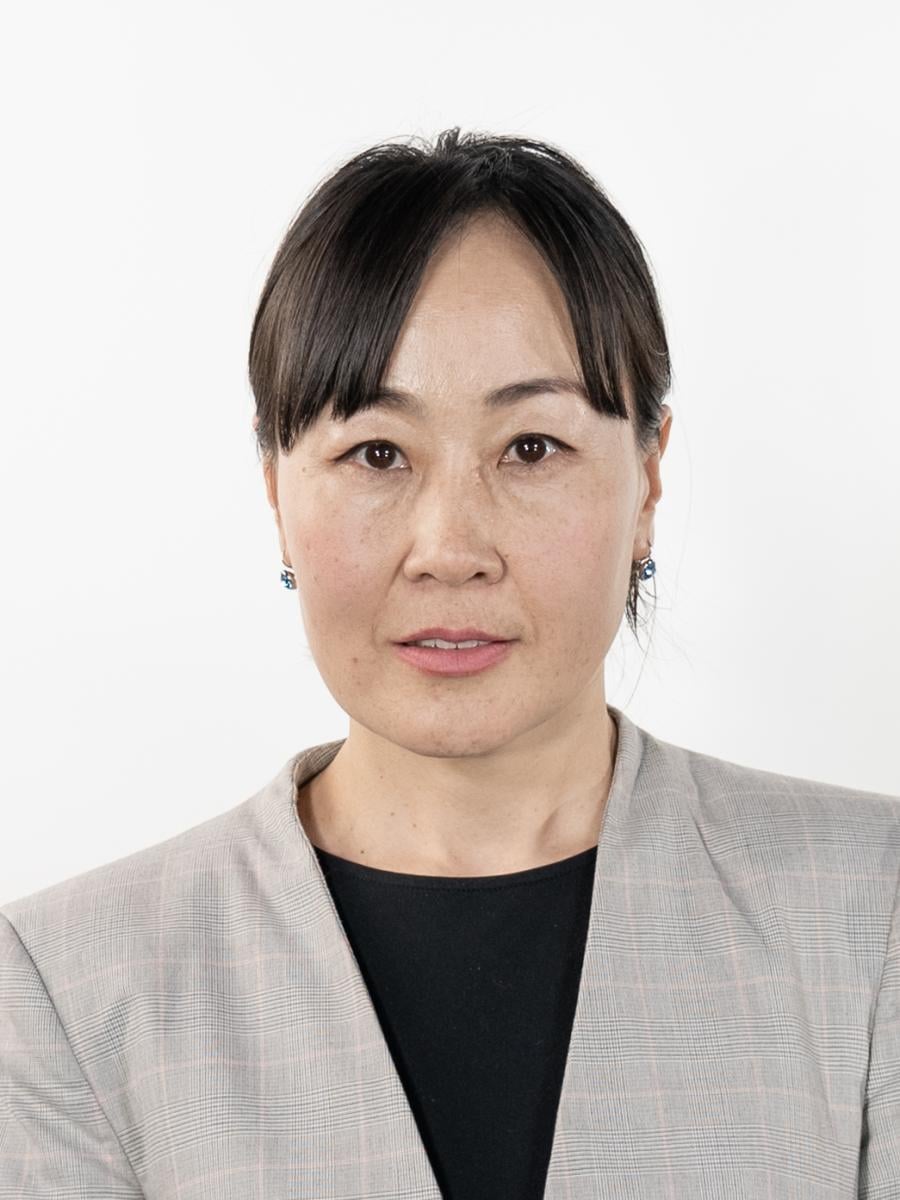 Р.Баярмаа — Ахлах багш